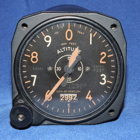 Altimeter, Type C-14, 35,000 ft, WWII 1555-2J-A