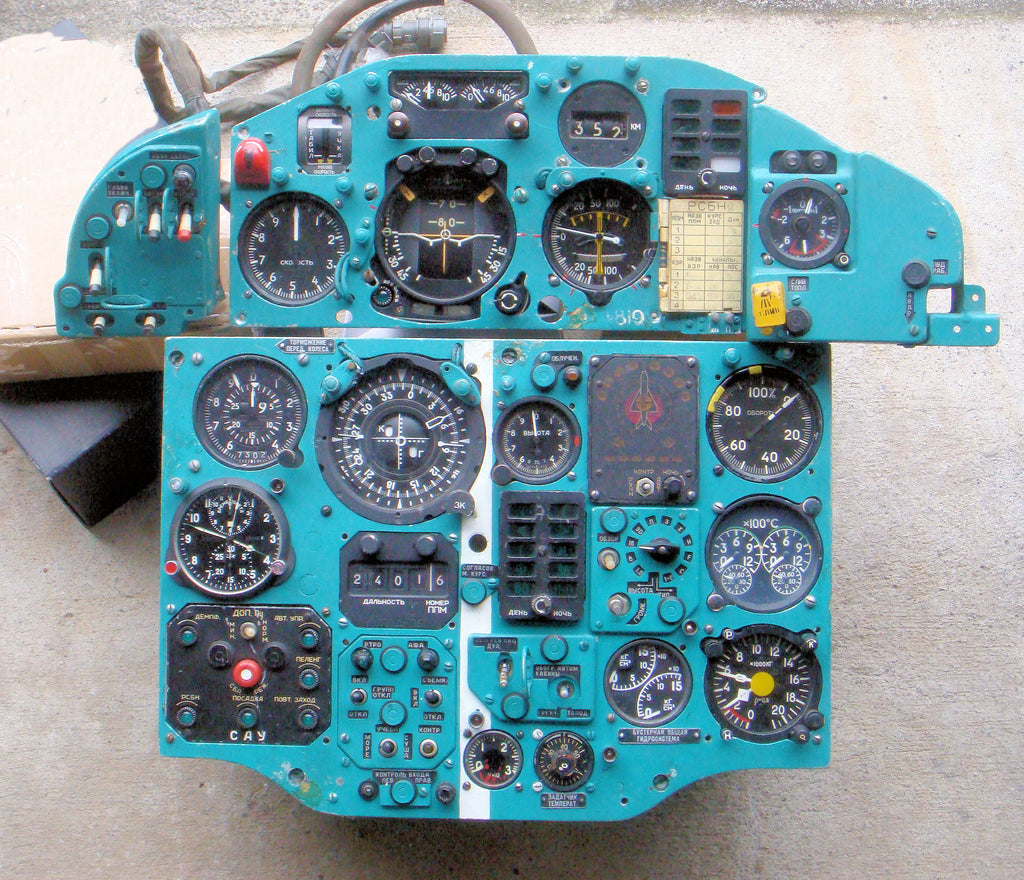 Instrumententafeln des Aufklärungsbombers MiG 25 RBT